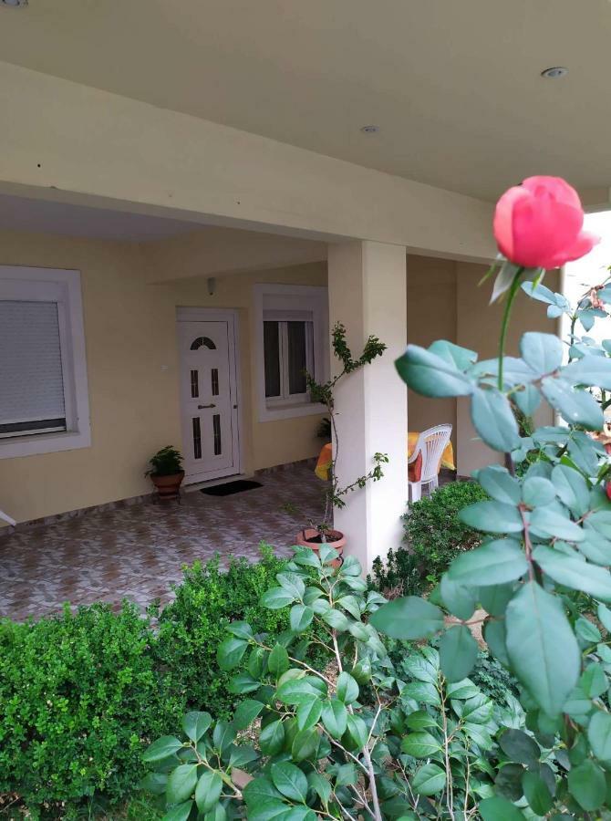 Nice And Cosy House 2 Лариса Екстериор снимка